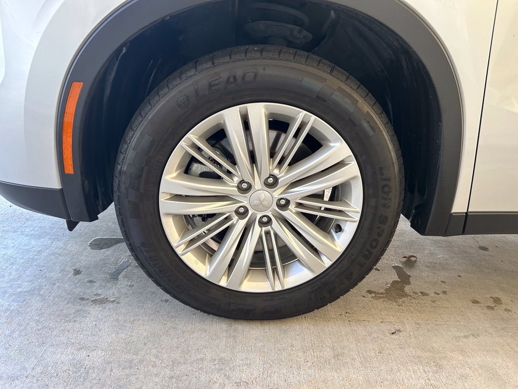 Used 2024 Mitsubishi Outlander ES FWD image 12