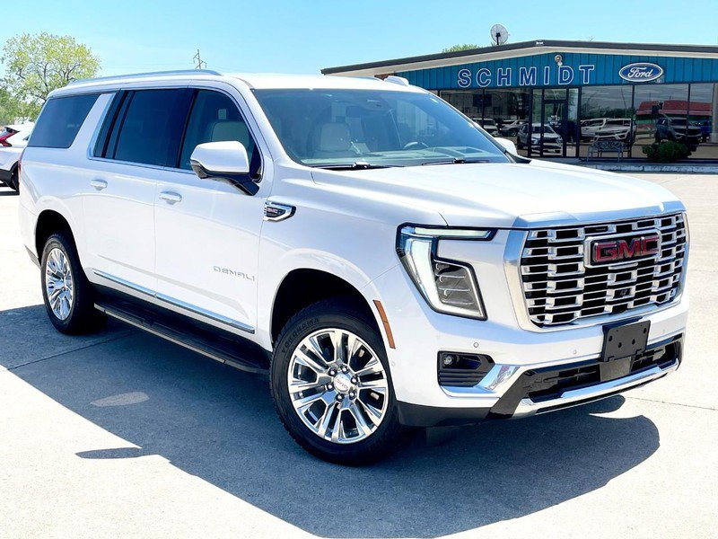 Used 2025 GMC Yukon XL Denali w/ LPO, Illumination Package AWD/4WD image 2