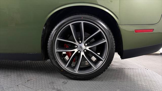 Used 2018 Dodge Challenger R/T w/ Performance Handling Group RWD image 29