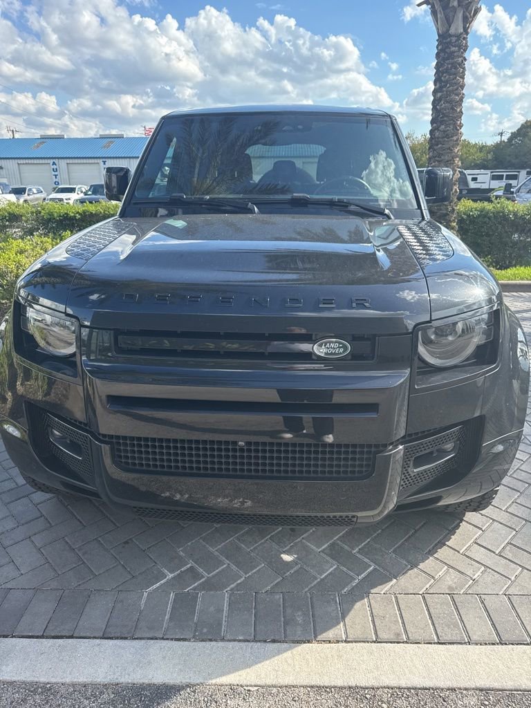 Used 2024 Land Rover Defender 110 X-Dynamic SE image 2