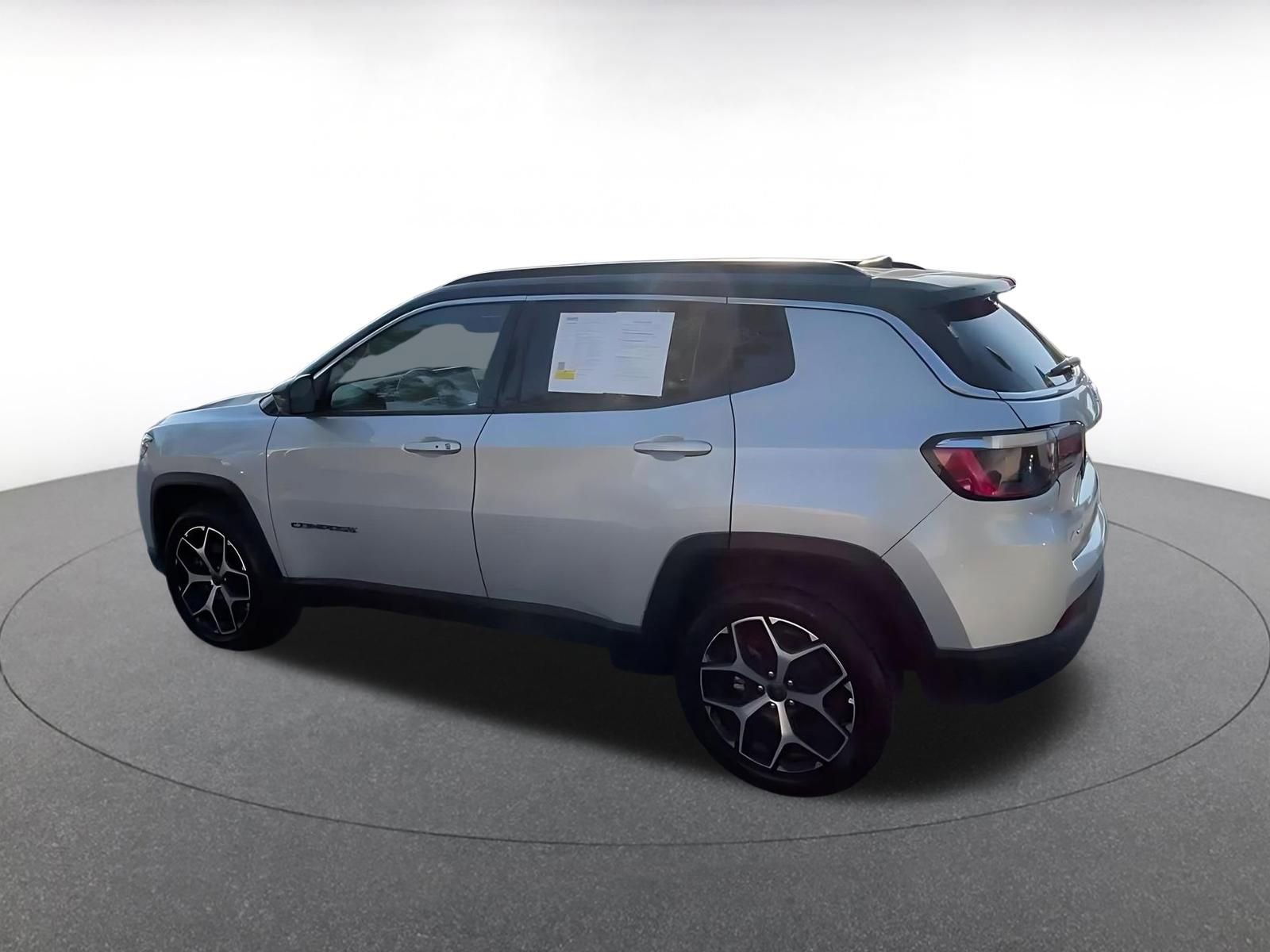 Used 2025 Jeep Compass Limited AWD/4WD image 10