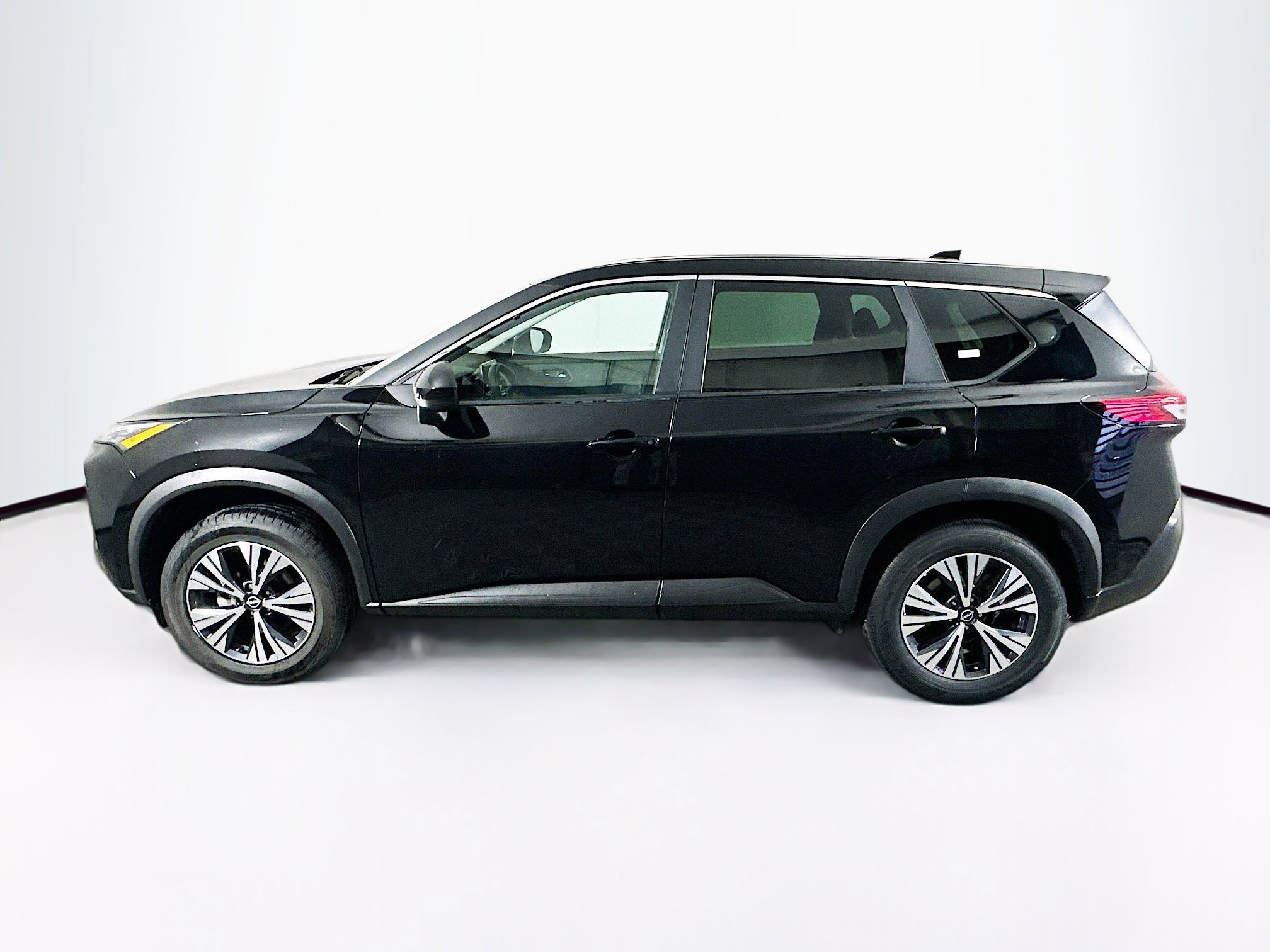 Used 2023 Nissan Rogue SV image 4