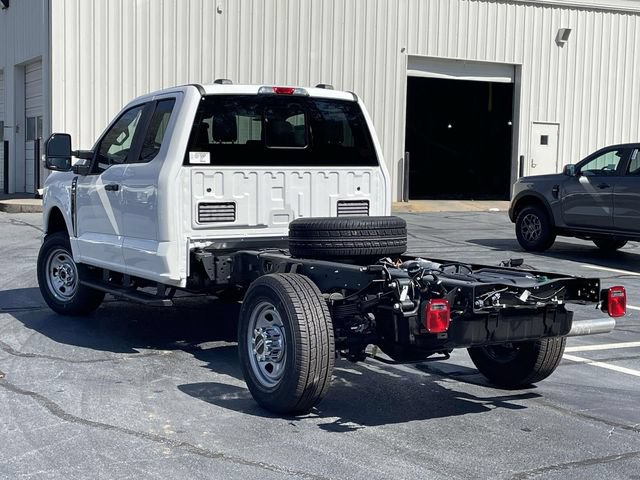 New 2026 Ford F350 XL w/ XL Chrome Package AWD/4WD image 4