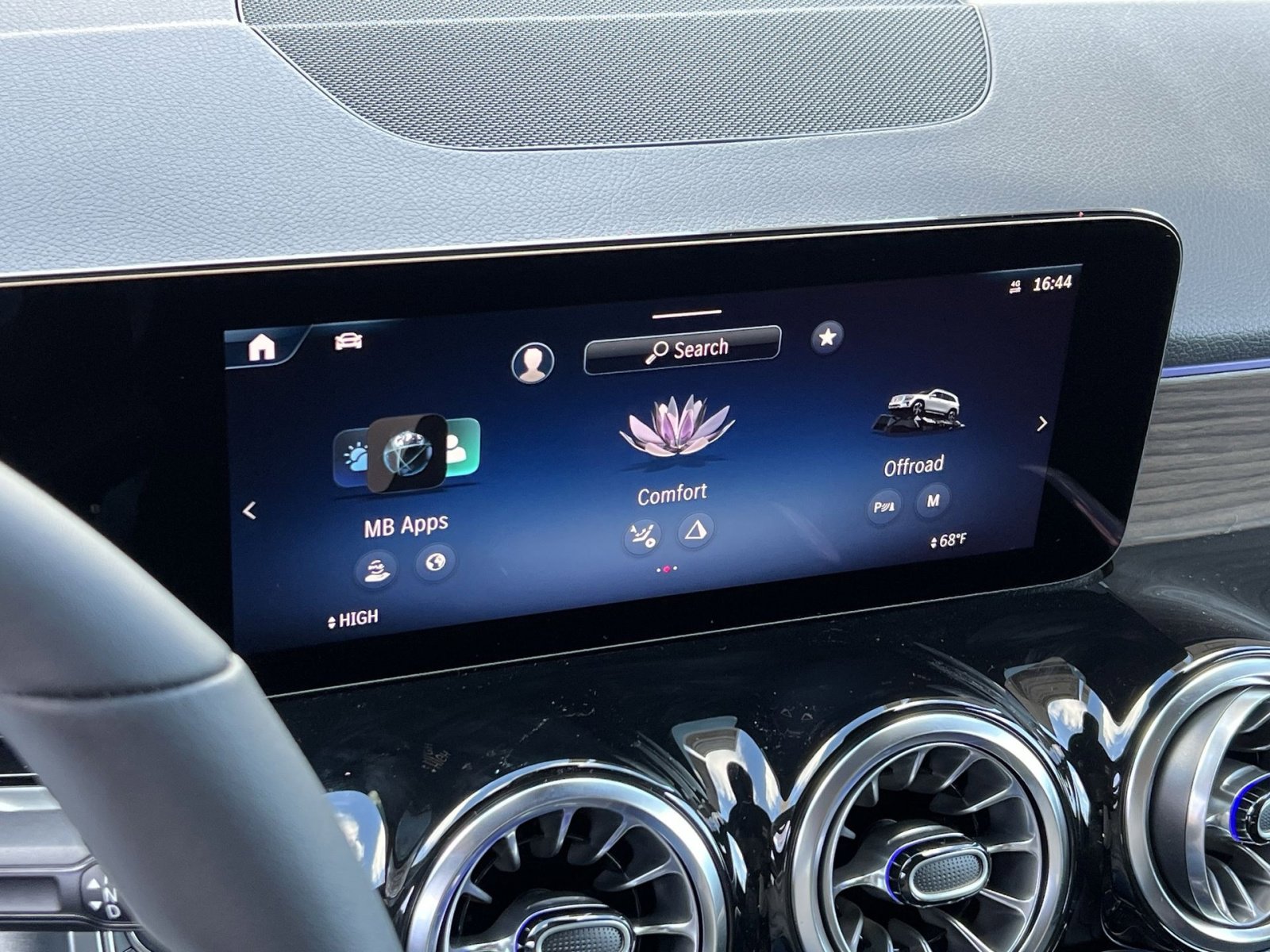 New 2026 Mercedes-Benz GLB 250 4MATIC image 18