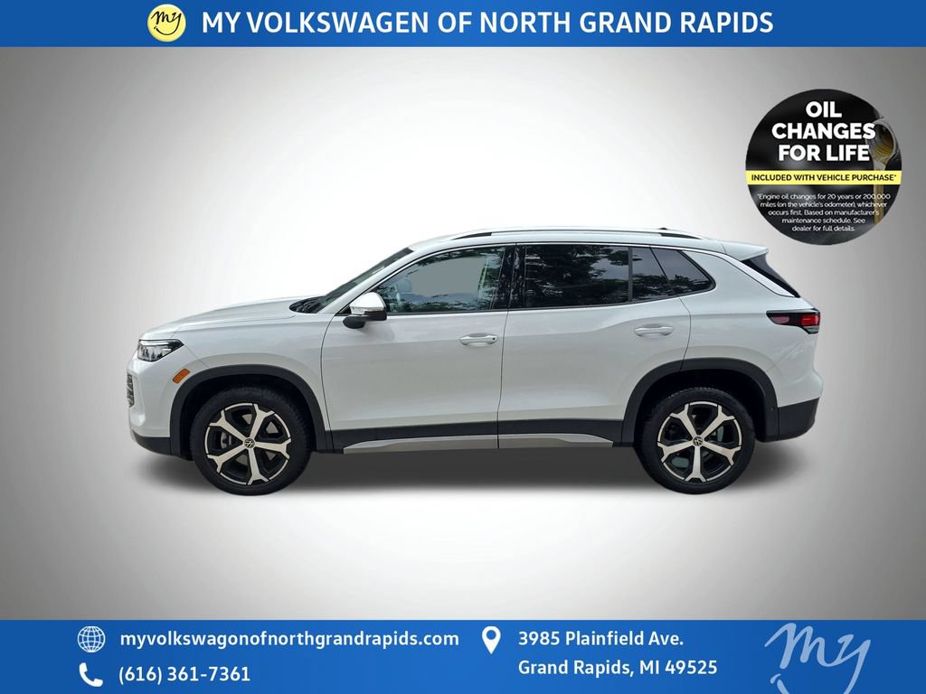 Used 2025 Volkswagen Tiguan SE AWD/4WD image 5