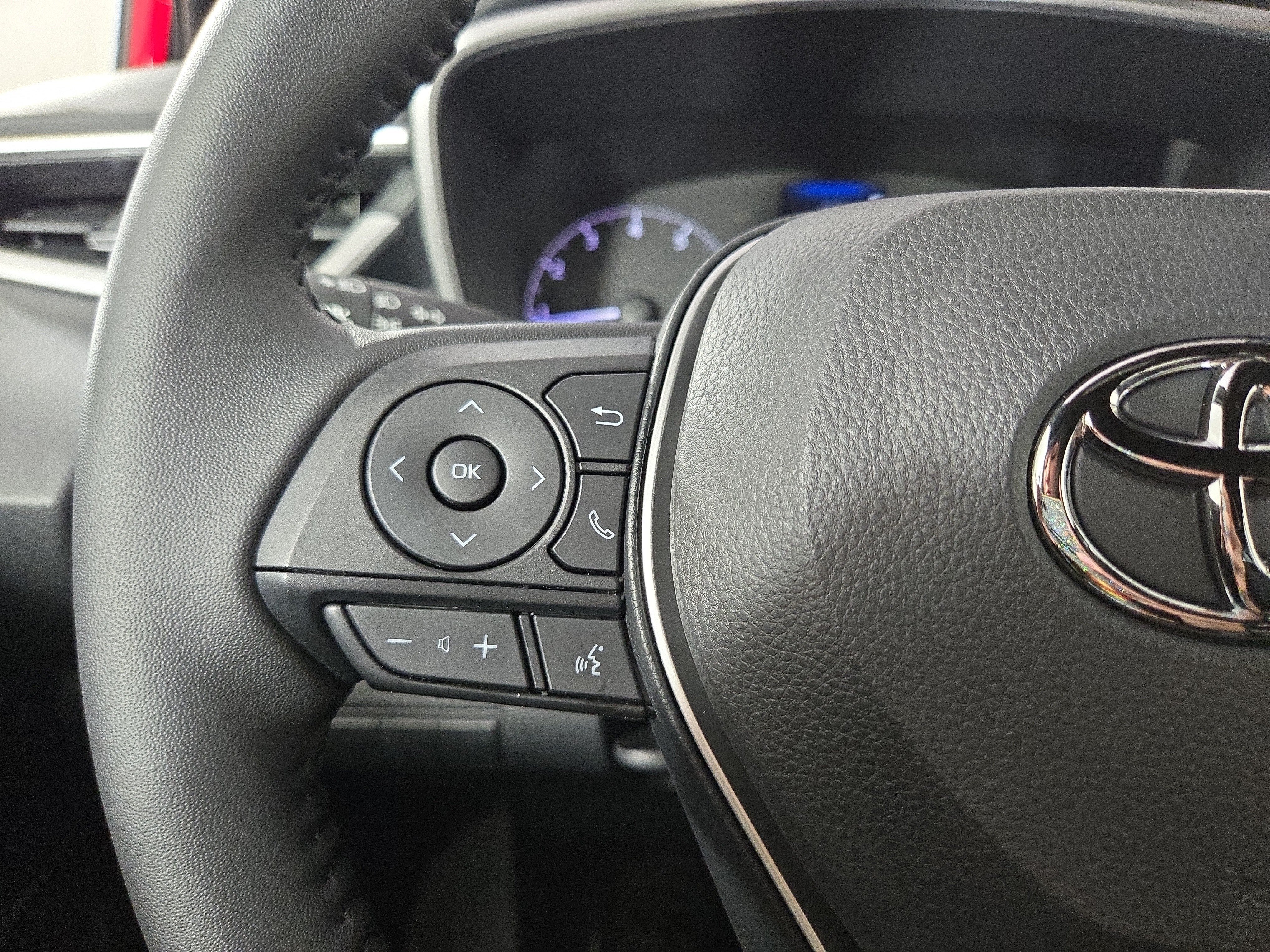 Used 2025 Toyota Corolla SE w/ SE Package FWD image 15