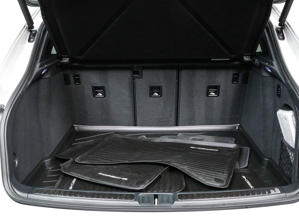 Certified 2025 Porsche Macan GTS image 39