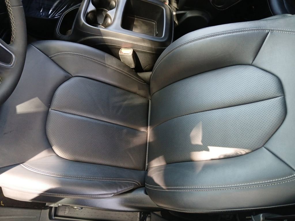 Used 2025 Chrysler Pacifica Select FWD image 24