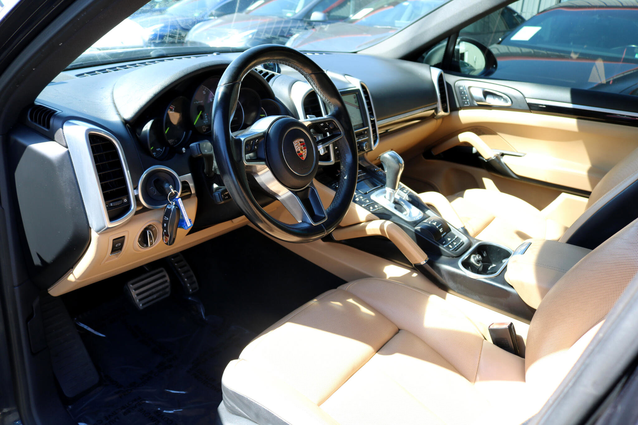 Used 2015 Porsche Cayenne S w/ Premium Package image 17