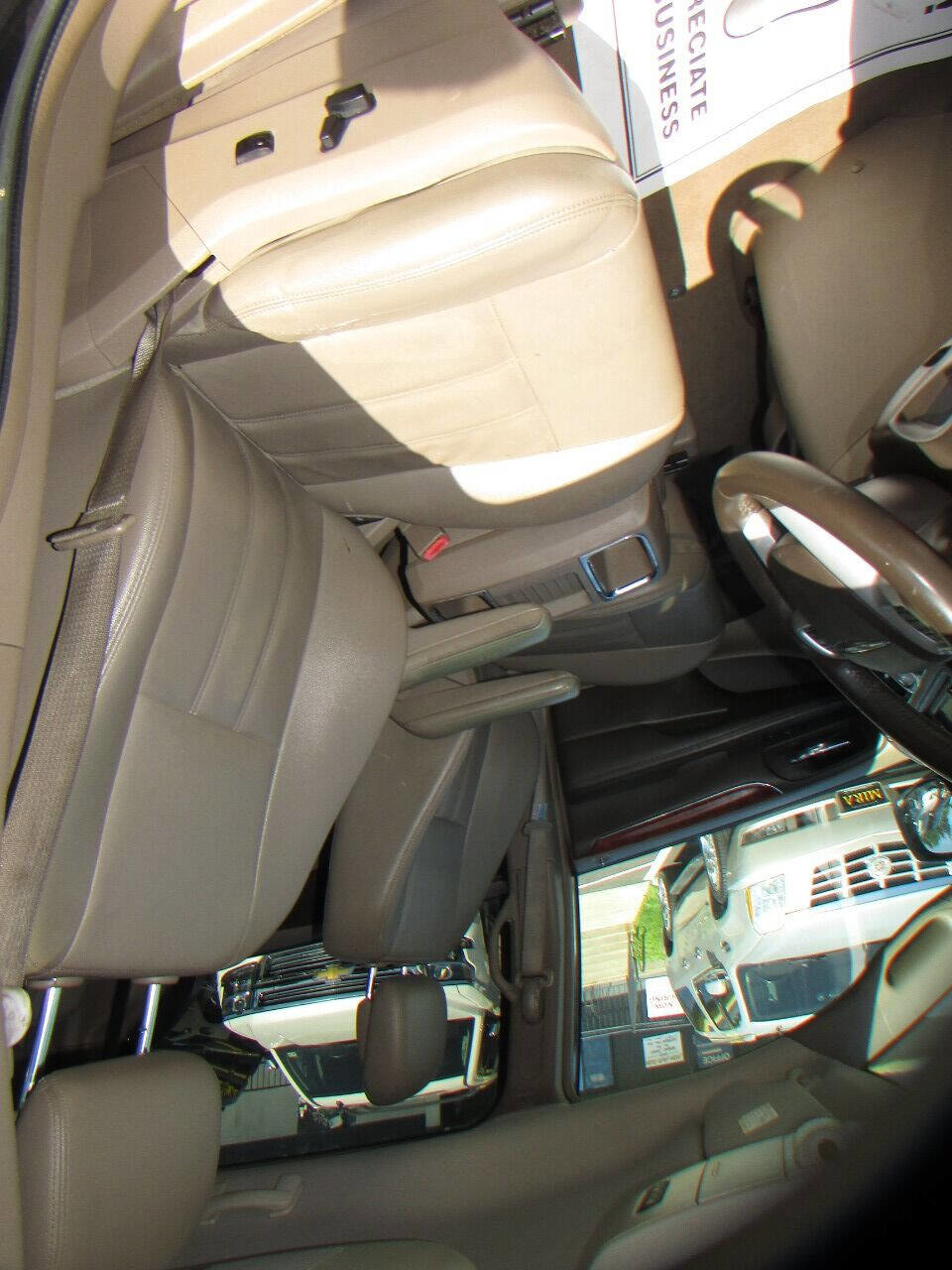 Used 2015 Chrysler Town & Country Touring image 11