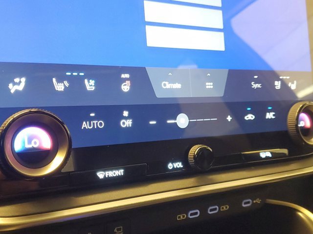 Used 2023 Lexus RZ 450e Premium image 35