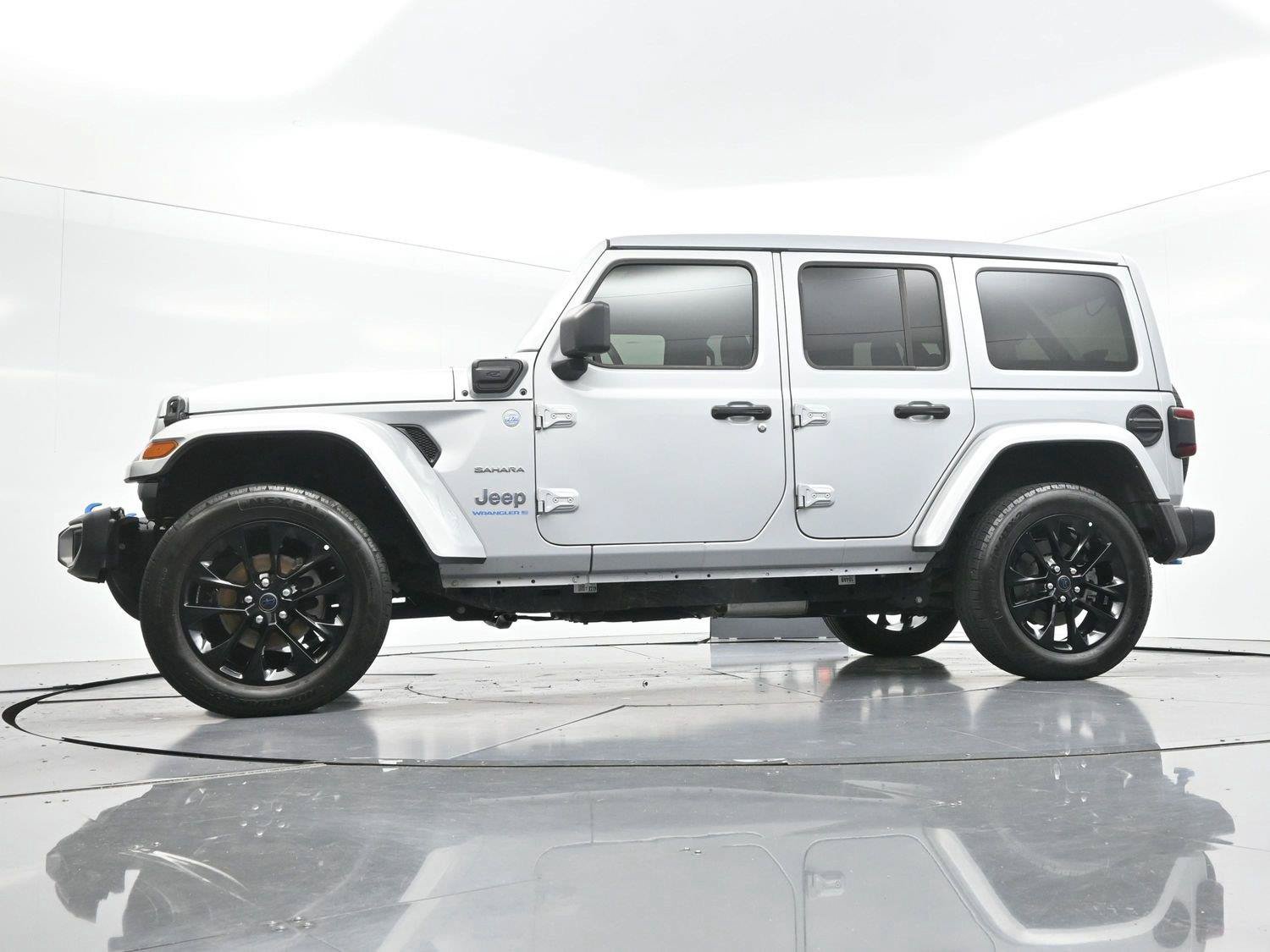 Used 2024 Jeep Wrangler Unlimited Sahara w/ Technology Group AWD/4WD image 52