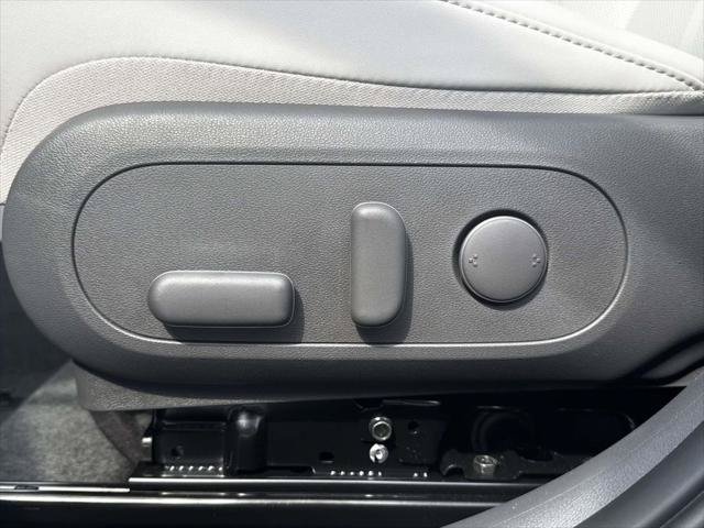 Used 2026 Hyundai Kona SEL Premium AWD/4WD image 17