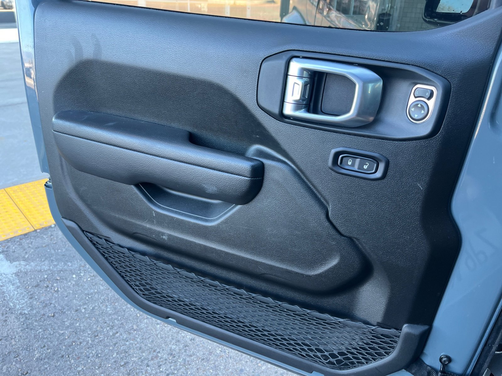 Used 2024 Jeep Gladiator Sport image 13