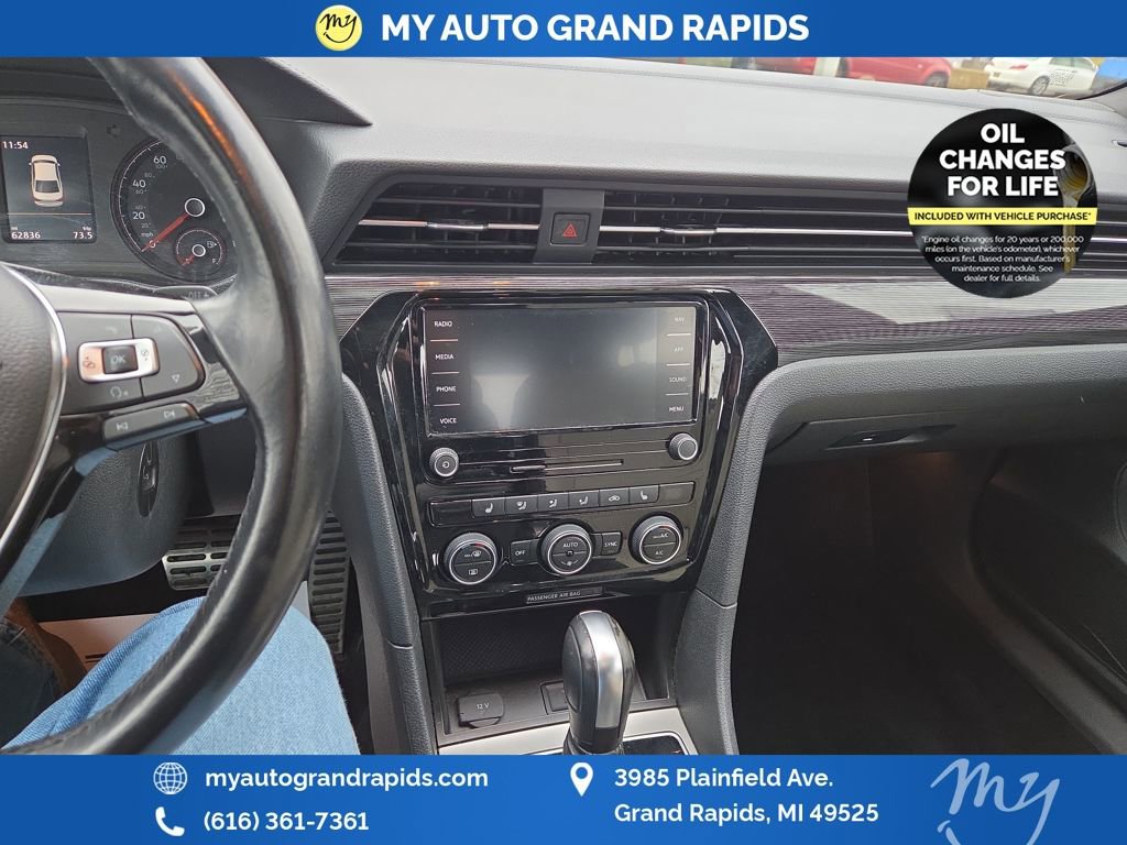 Used 2021 Volkswagen Passat 2.0T R-Line image 18
