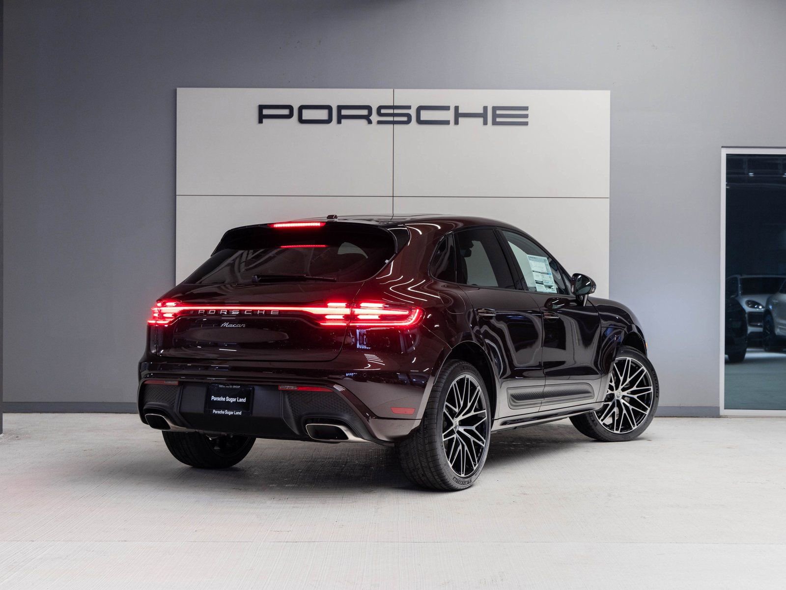 Certified 2026 Porsche Macan AWD/4WD image 7