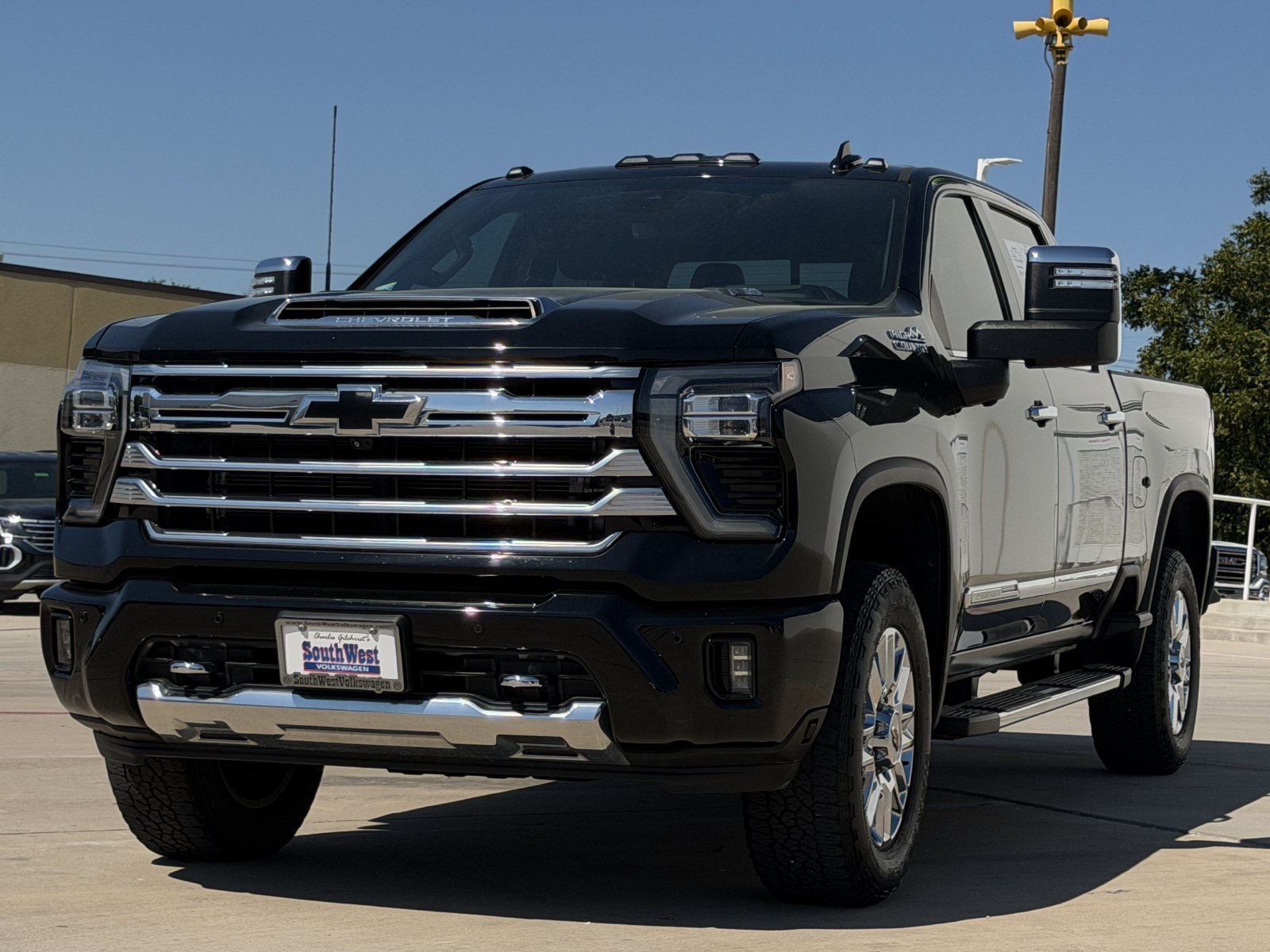 Used 2024 Chevrolet Silverado 2500 High Country w/ High Country Premium Package AWD/4WD image 8