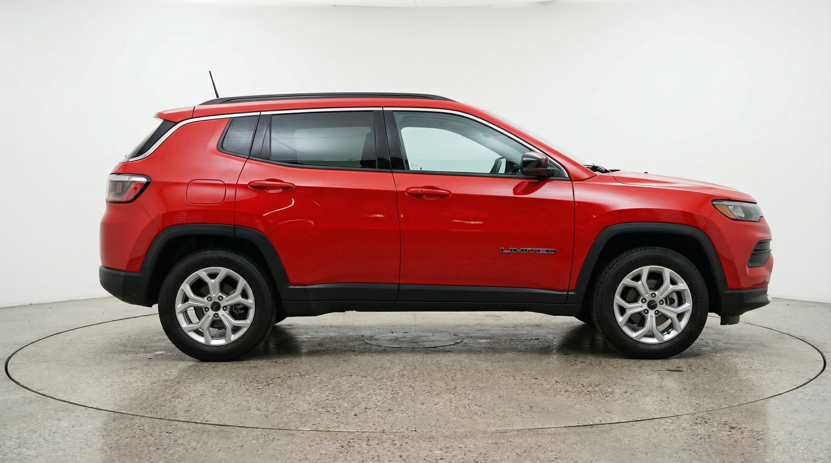 Used 2025 Jeep Compass Latitude image 11