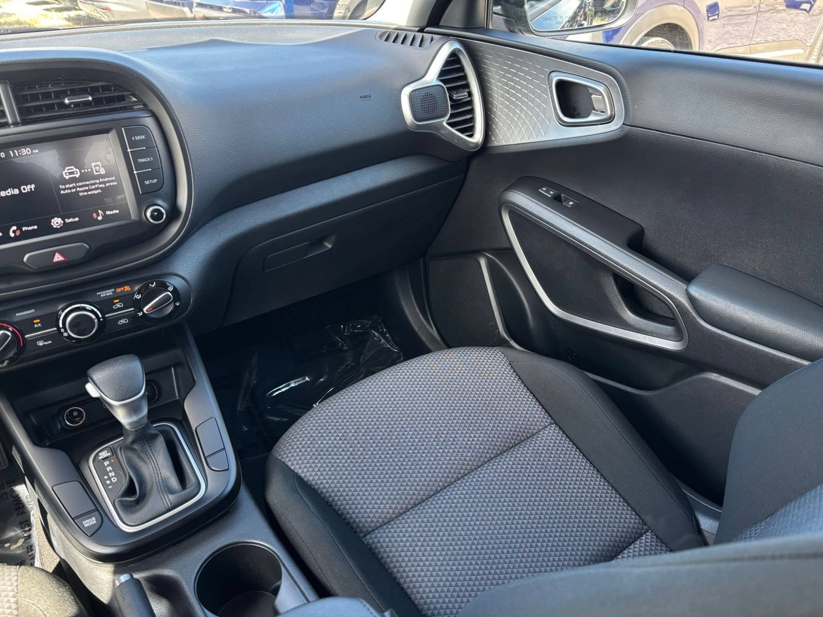 Used 2025 Kia Soul LX w/ LX Technology Package FWD image 33