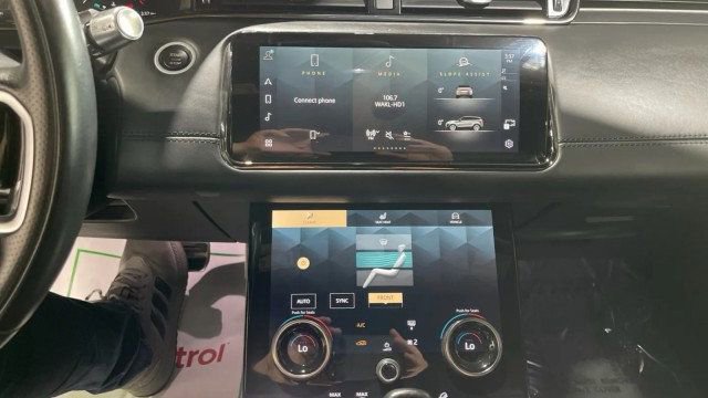 Used 2022 Land Rover Range Rover Evoque R-Dynamic SE image 17