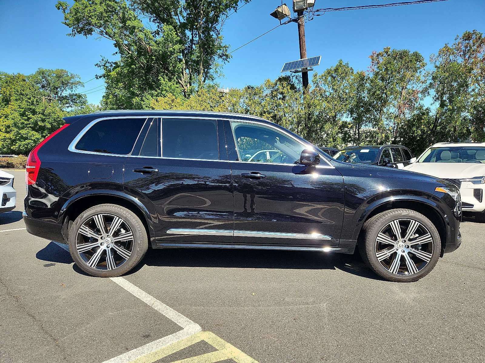 Certified 2024 Volvo XC90 T8 Ultimate w/ Protection Package Premier AWD/4WD image 7
