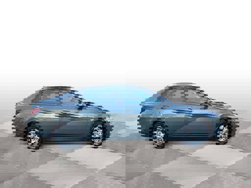 Used 2025 Hyundai Elantra SE image 9
