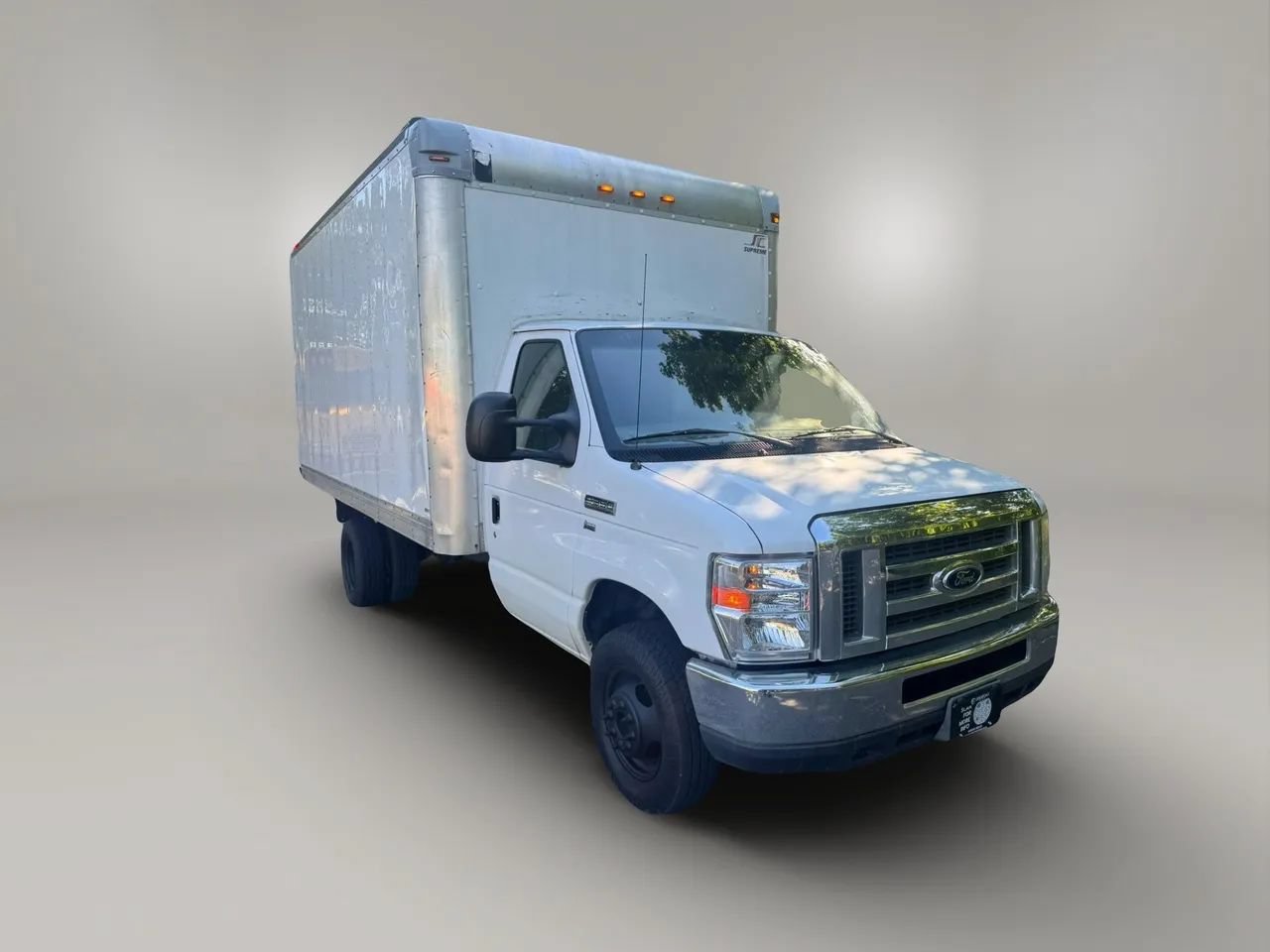 Used 2016 Ford E-350 and Econoline 350 Super Duty RWD image 3