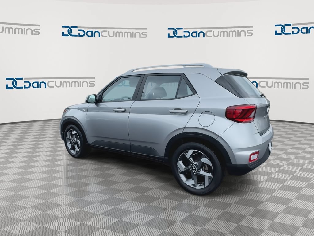 Used 2023 Hyundai Venue SEL FWD image 6