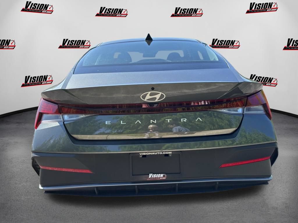 Certified 2026 Hyundai Elantra SE FWD image 6