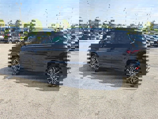 New 2025 Volkswagen Taos SE image 5