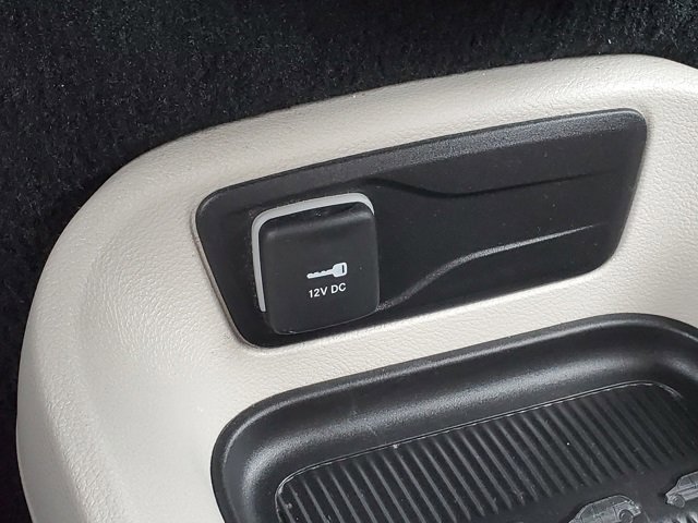 Certified 2024 Chrysler Pacifica Touring-L image 23