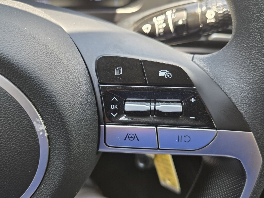 Used 2024 Hyundai Elantra SE FWD image 24