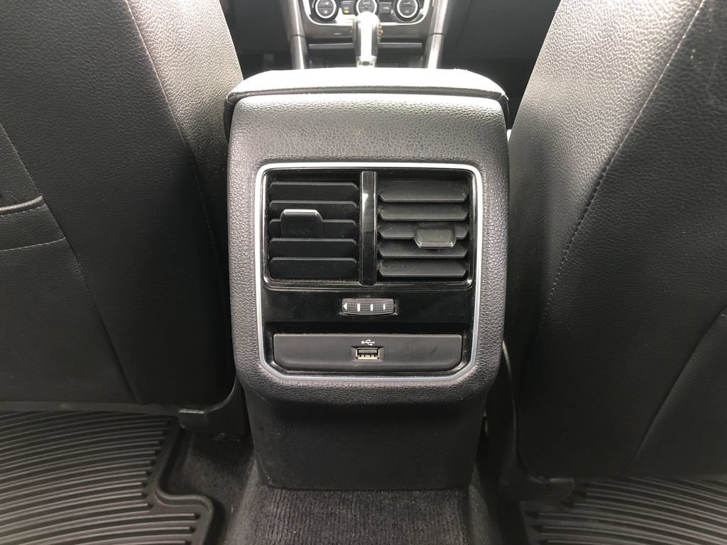 Used 2018 Volkswagen Passat 3.6 FWD image 26