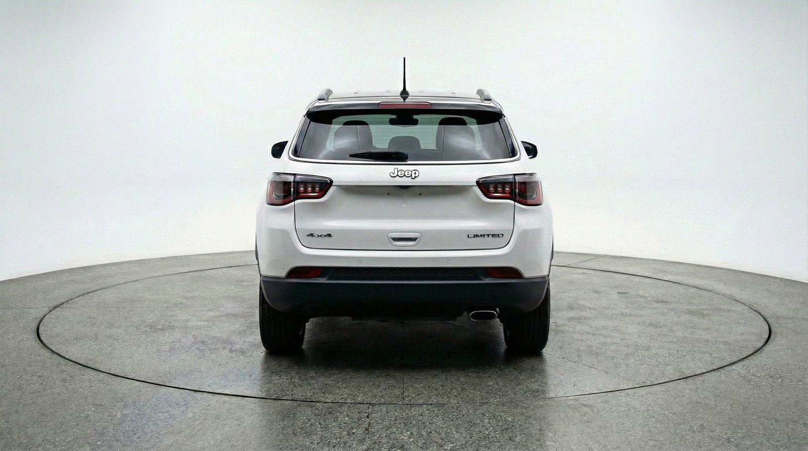 Used 2025 Jeep Compass Latitude AWD/4WD image 7