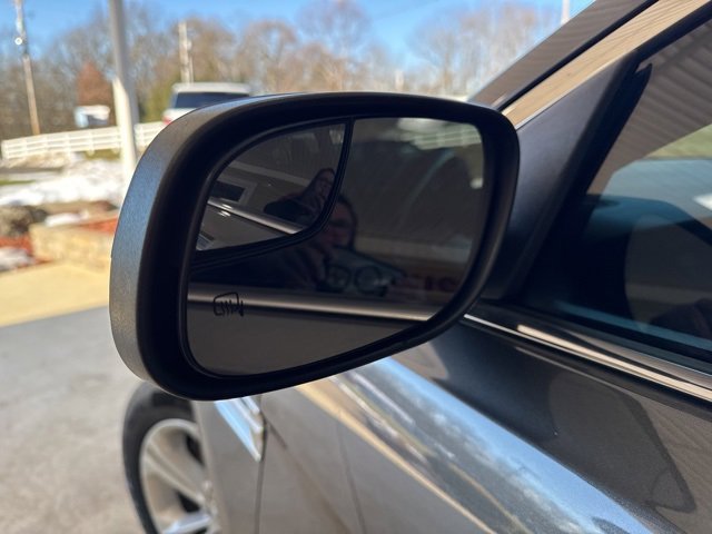 Used 2015 Ford Taurus SEL image 32