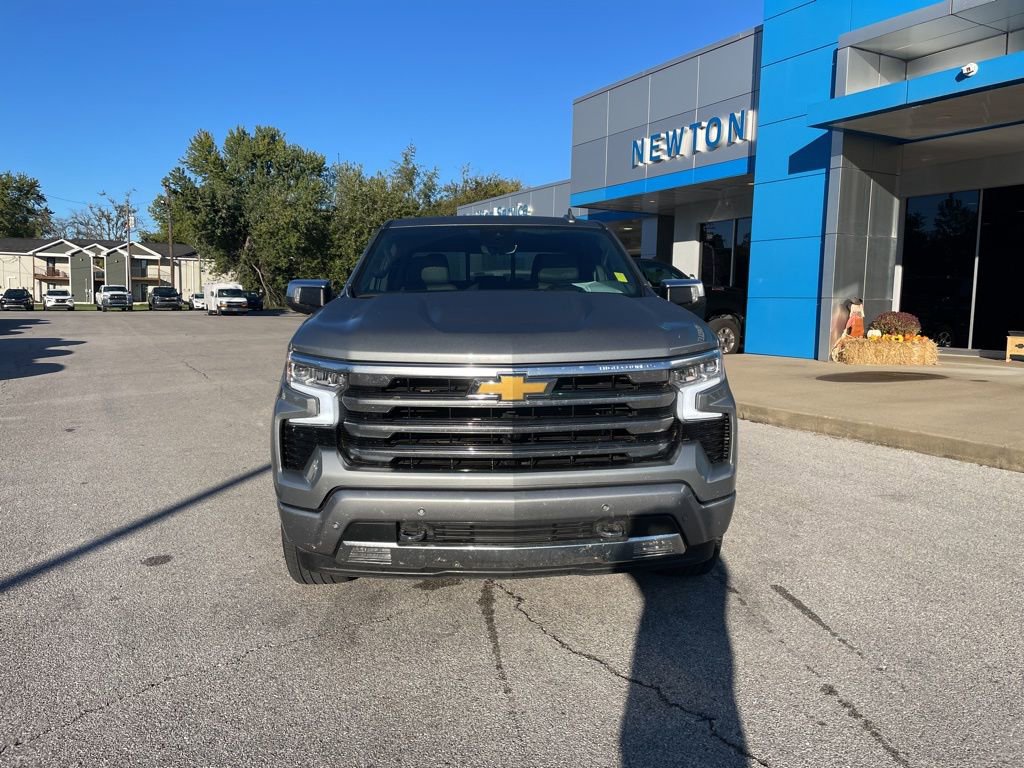 Used 2024 Chevrolet Silverado 1500 High Country w/ Technology Package image 3