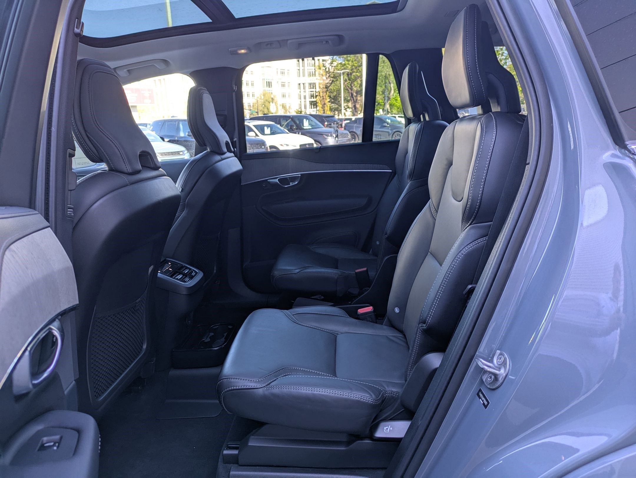 Used 2023 Volvo XC90 B6 Ultimate w/ Protection Package Premier AWD/4WD image 30