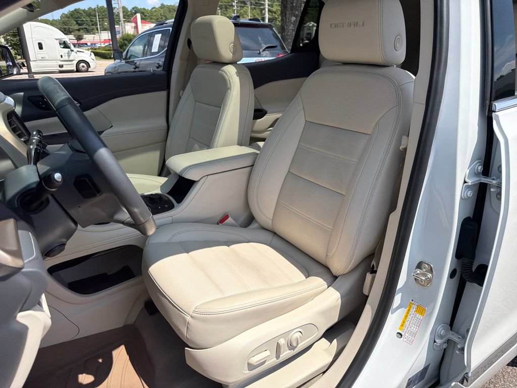 Used 2021 GMC Acadia Denali w/ Denali Technology Package FWD image 27