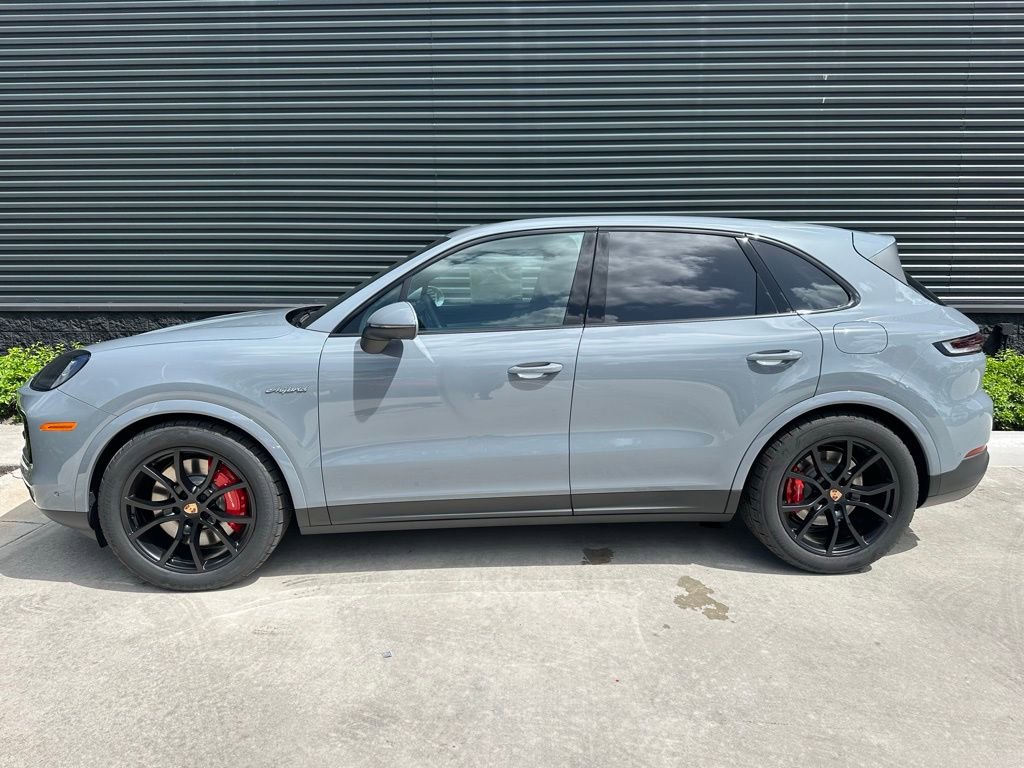 Certified 2025 Porsche Cayenne S AWD/4WD image 2