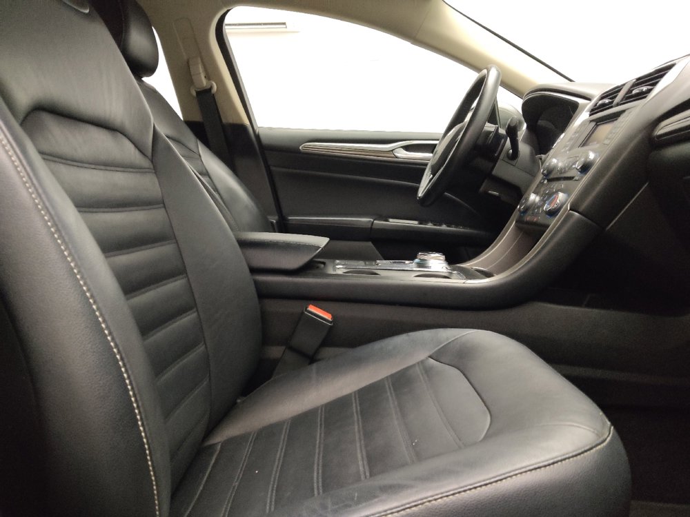Used 2017 Ford Fusion SE FWD image 21