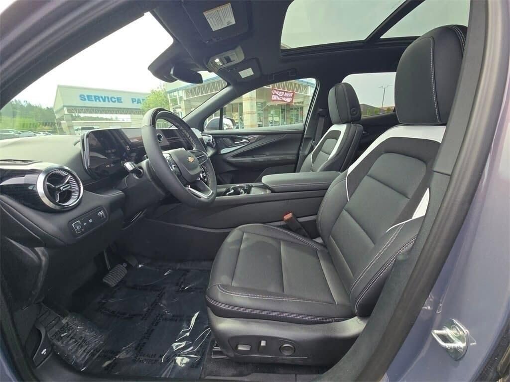 New 2025 Chevrolet Blazer EV LT w/ Super Cruise Package AWD/4WD image 17