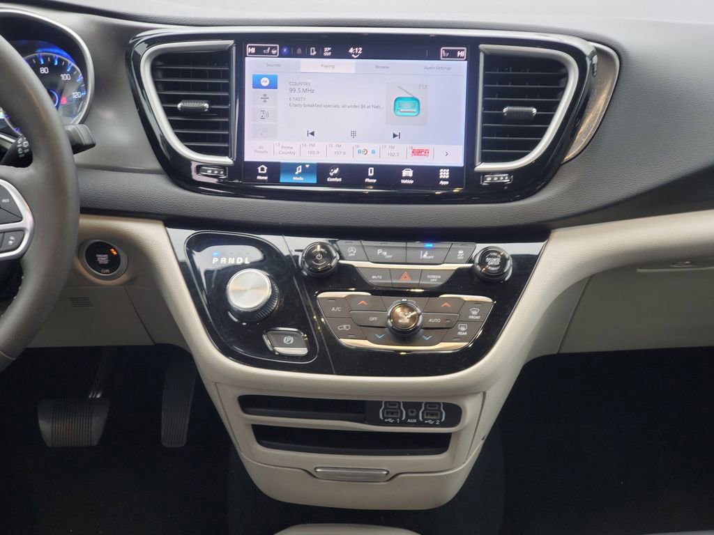 Used 2024 Chrysler Pacifica Touring-L FWD image 30