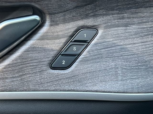 Used 2024 Jeep Grand Cherokee L Limited w/ Black Appearance Package image 19