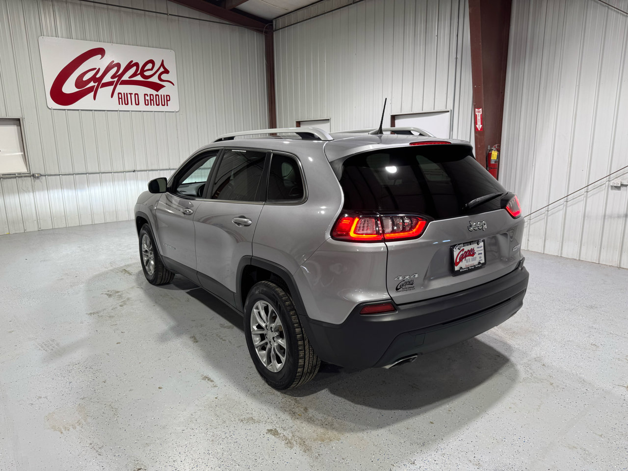 Used 2019 Jeep Cherokee Latitude Plus w/ Comfort/Convenience Group image 2