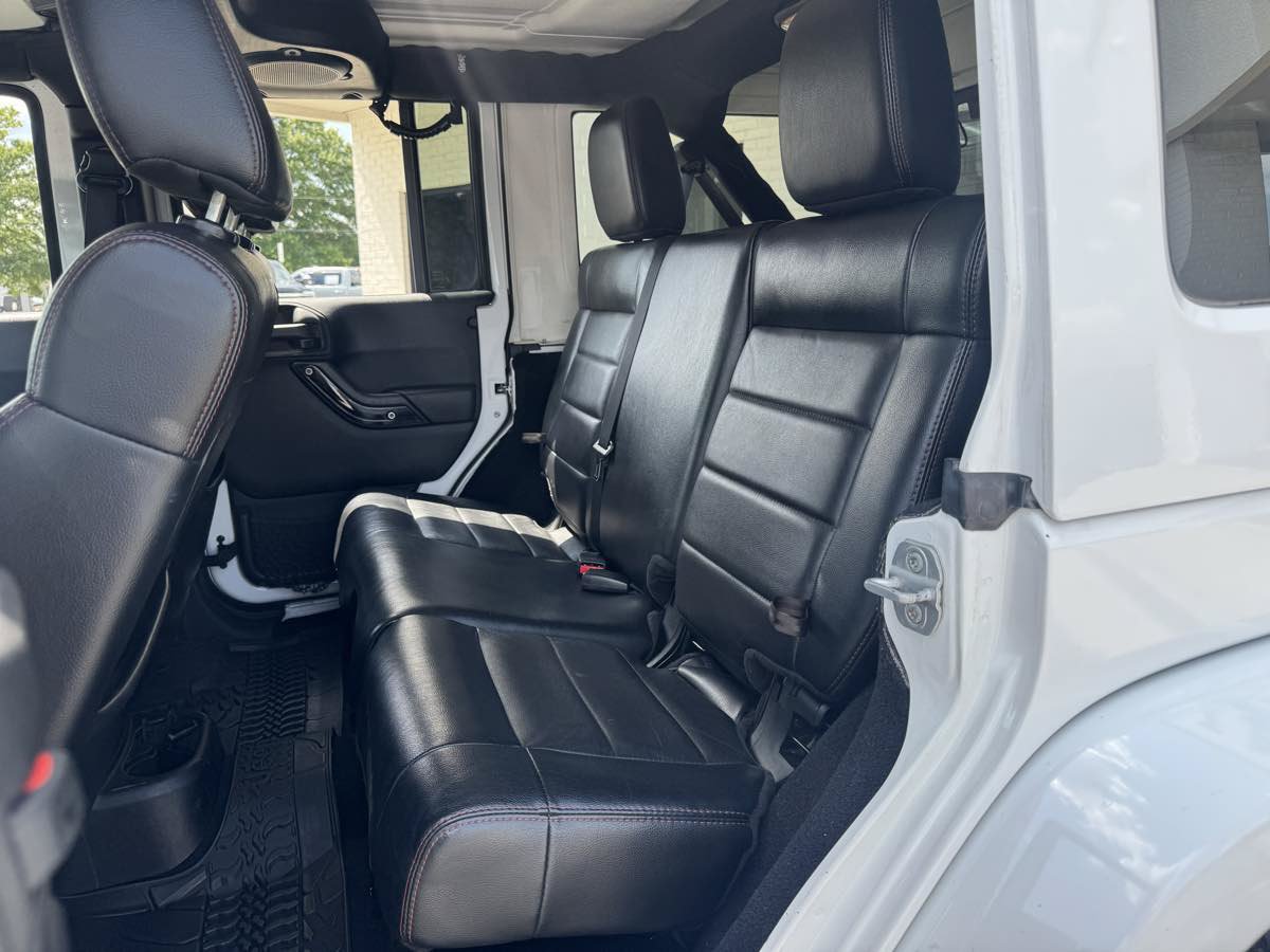 Used 2012 Jeep Wrangler Unlimited Sahara AWD/4WD image 11