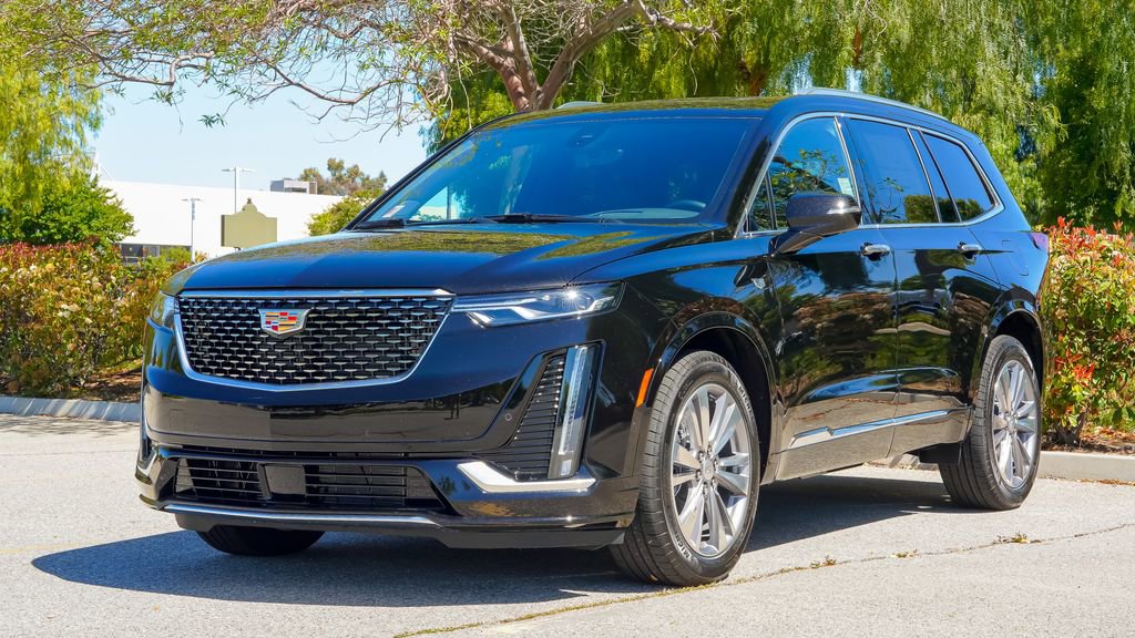 Certified 2025 Cadillac XT6 Premium Luxury w/ Technology Package image 2