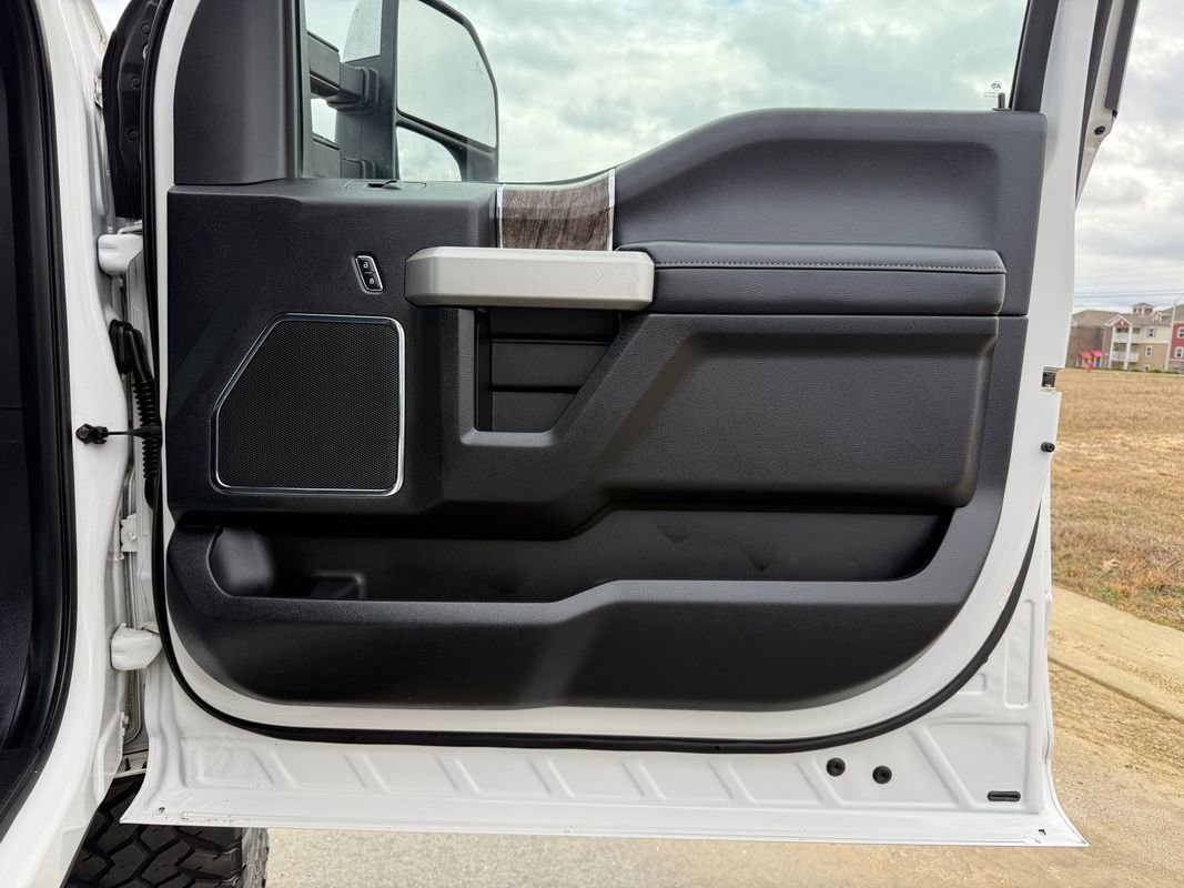 Used 2017 Ford F250 Lariat w/ Lariat Ultimate Package image 19