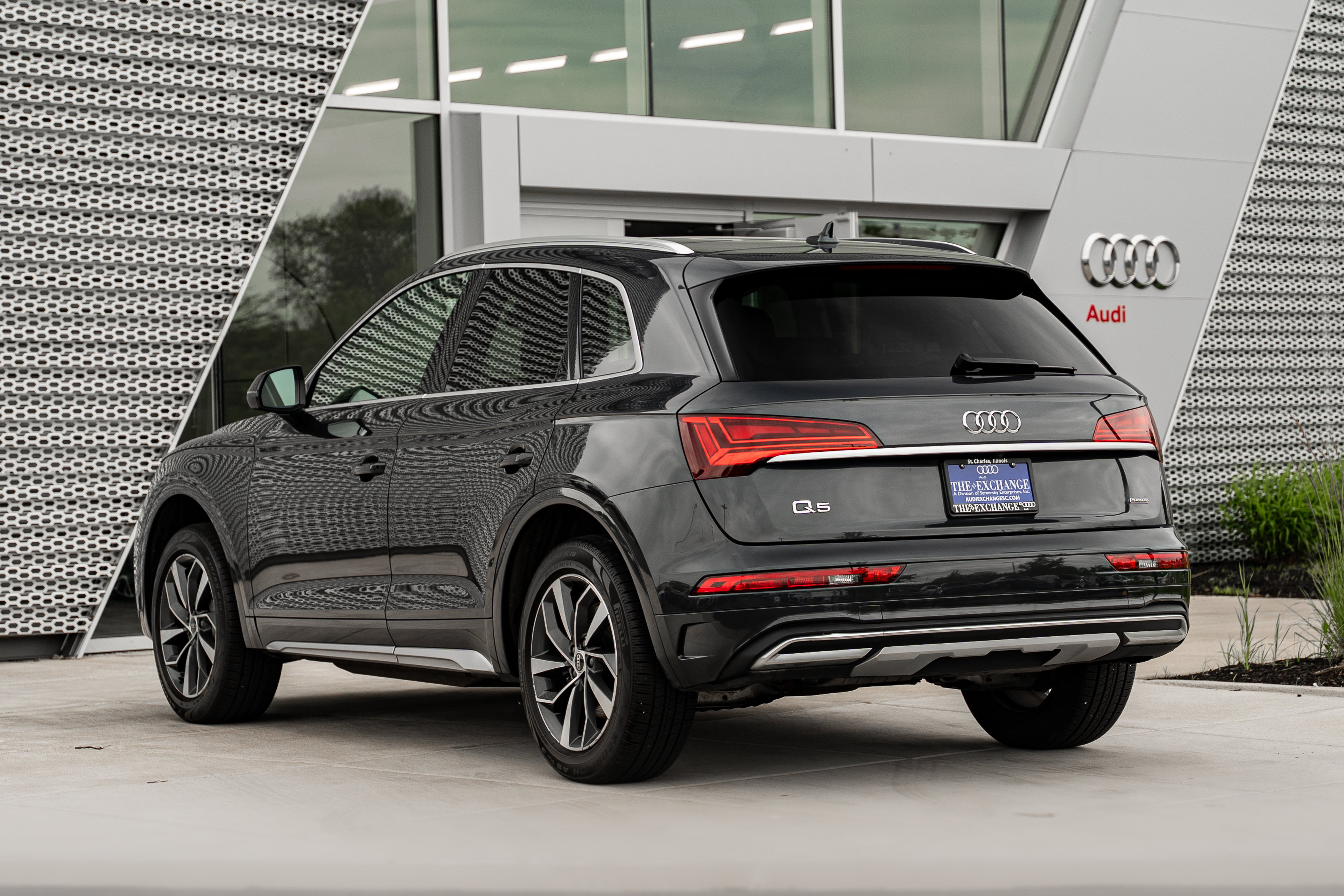 Used 2021 Audi Q5 2.0T Premium Plus w/ Premium Plus Package AWD/4WD image 5