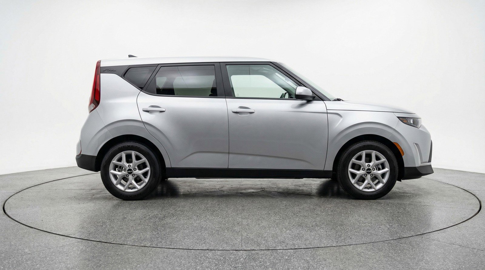 Used 2025 Kia Soul LX w/ LX Technology Package image 11