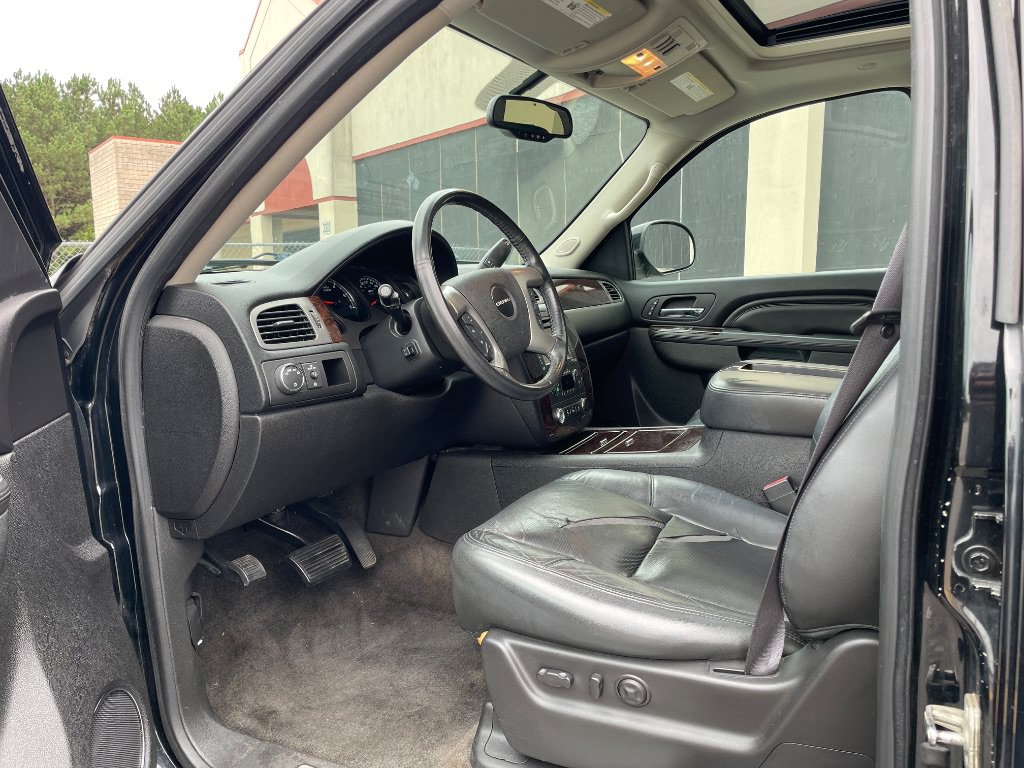 Used 2012 GMC Yukon XL Denali RWD image 4